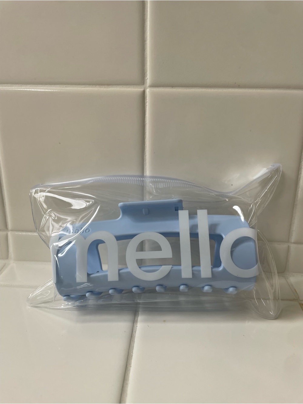 NWT Mello Jumbo Cloud Clip 4.75 inch Retail $25 Color - Icepop